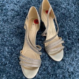 Bandolino Strappy Crystal Shimmer Gold/Silver Prom/Wedding Heels